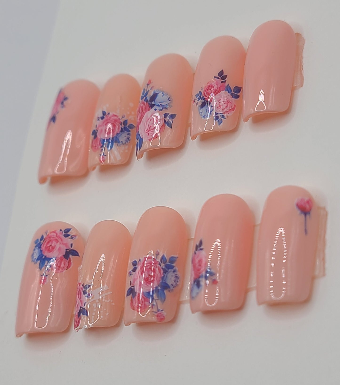 Petal Whispers (16 pieces, Short Square Press on Nail)