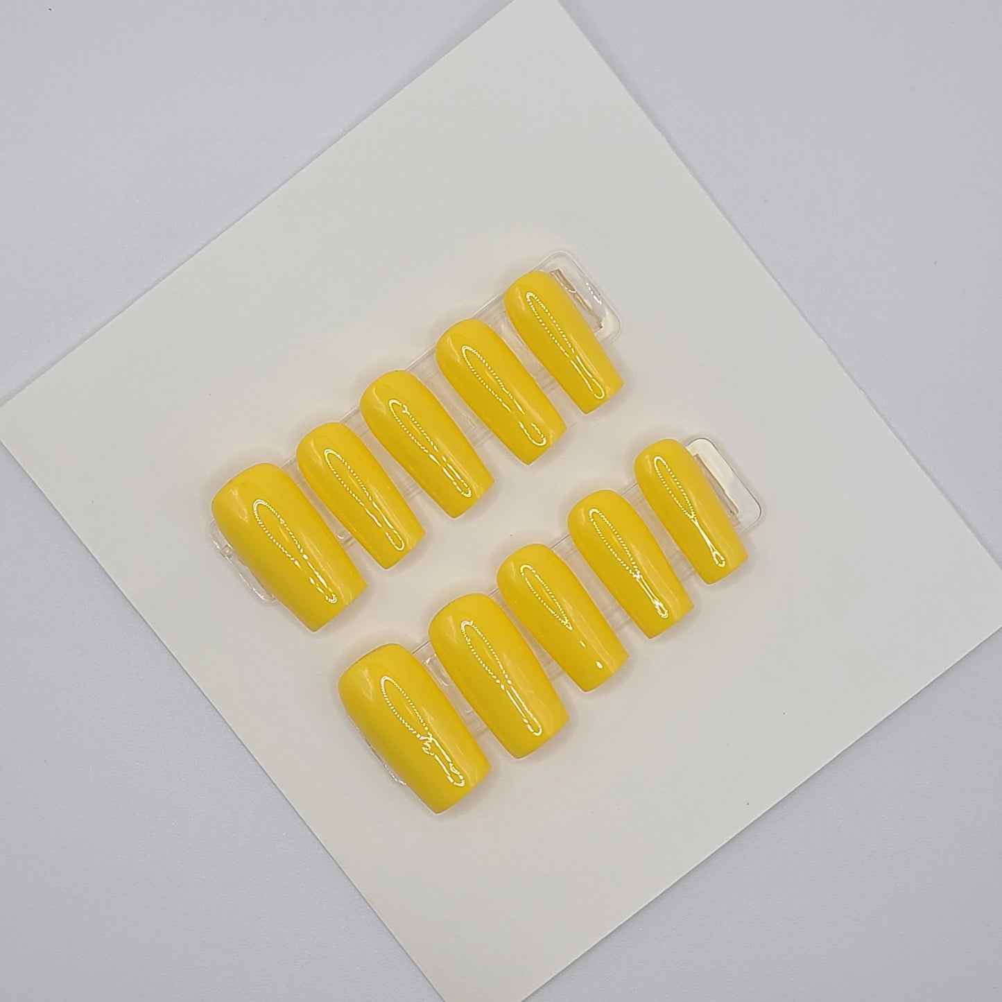 Sunshine Pop Yellow (14 pieces, Medium Square Press-On Nails)