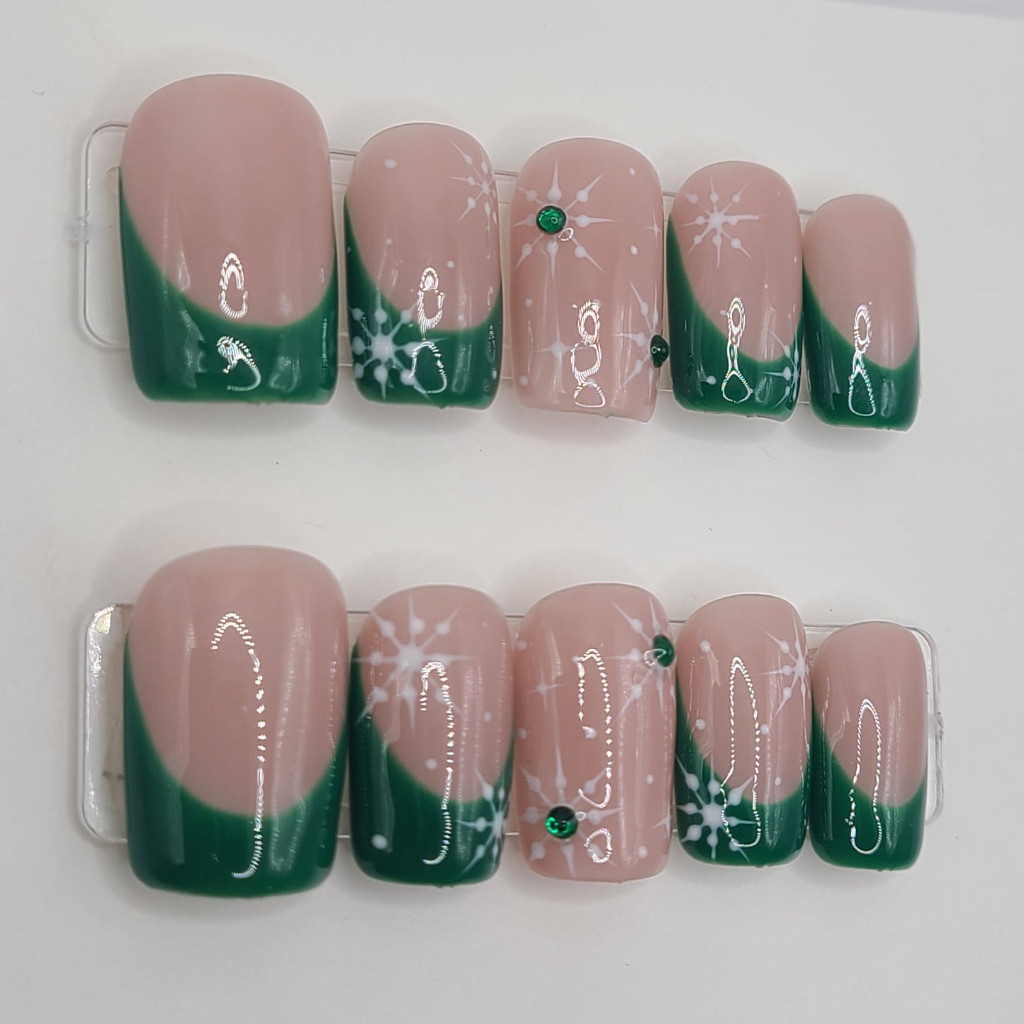 Evergreen Snowfall – Green French Christmas (10 Piece Press-On Nails)