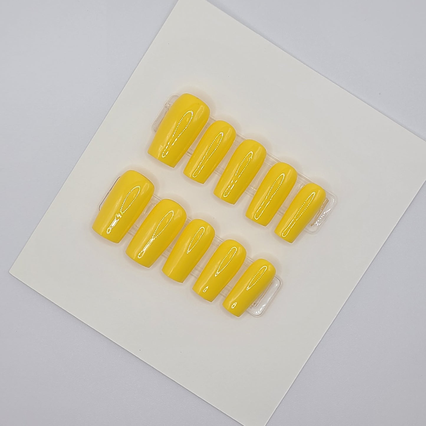 Sunshine Pop Yellow (14 pieces, Medium Square Press-On Nails)
