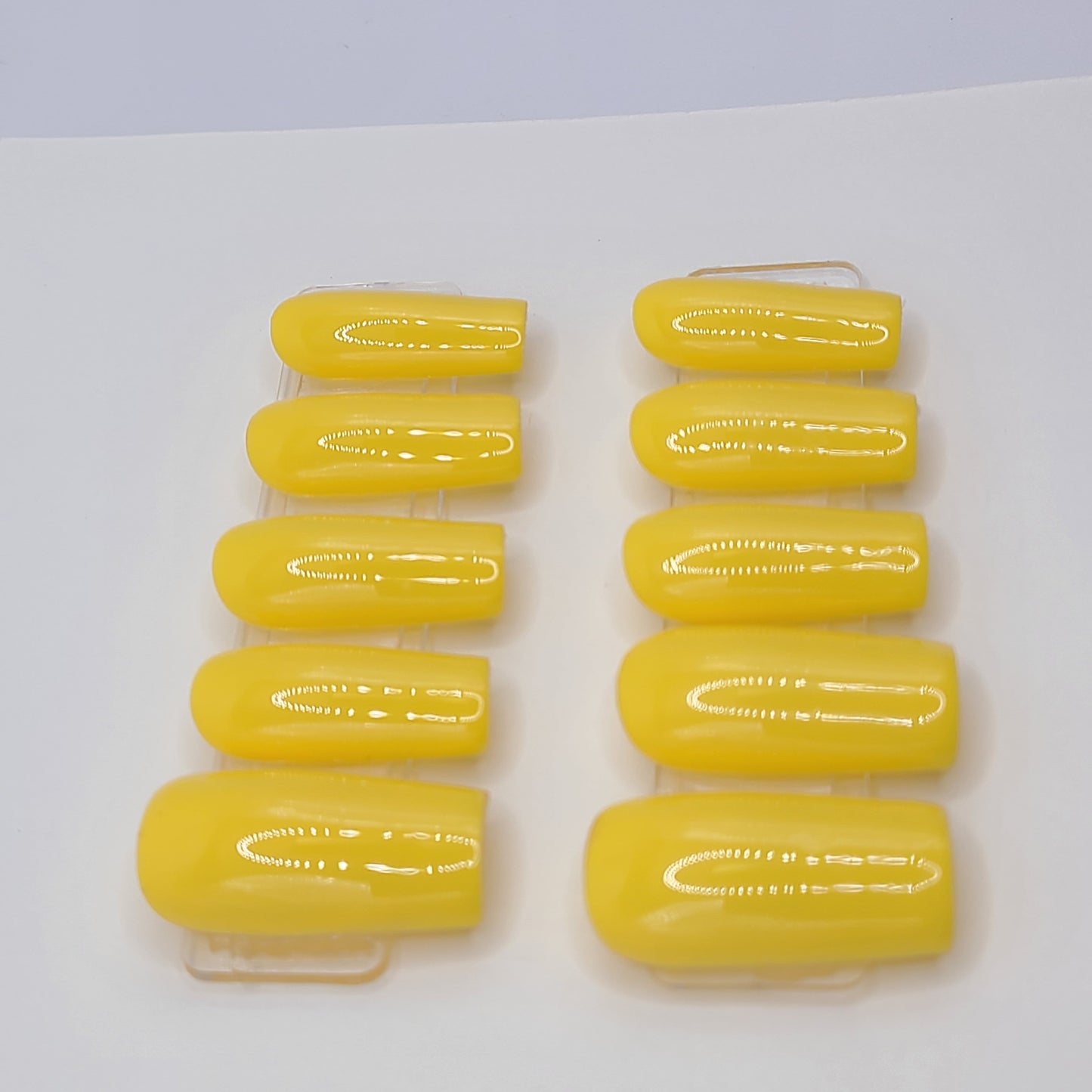 Sunshine Pop Yellow (14 pieces, Medium Square Press-On Nails)