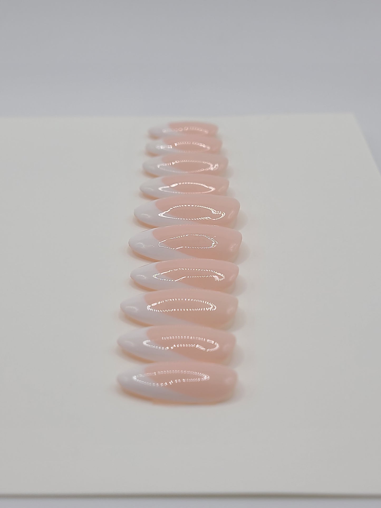 Classic Veil (10 pieces, Medium Almond Press on Nails)