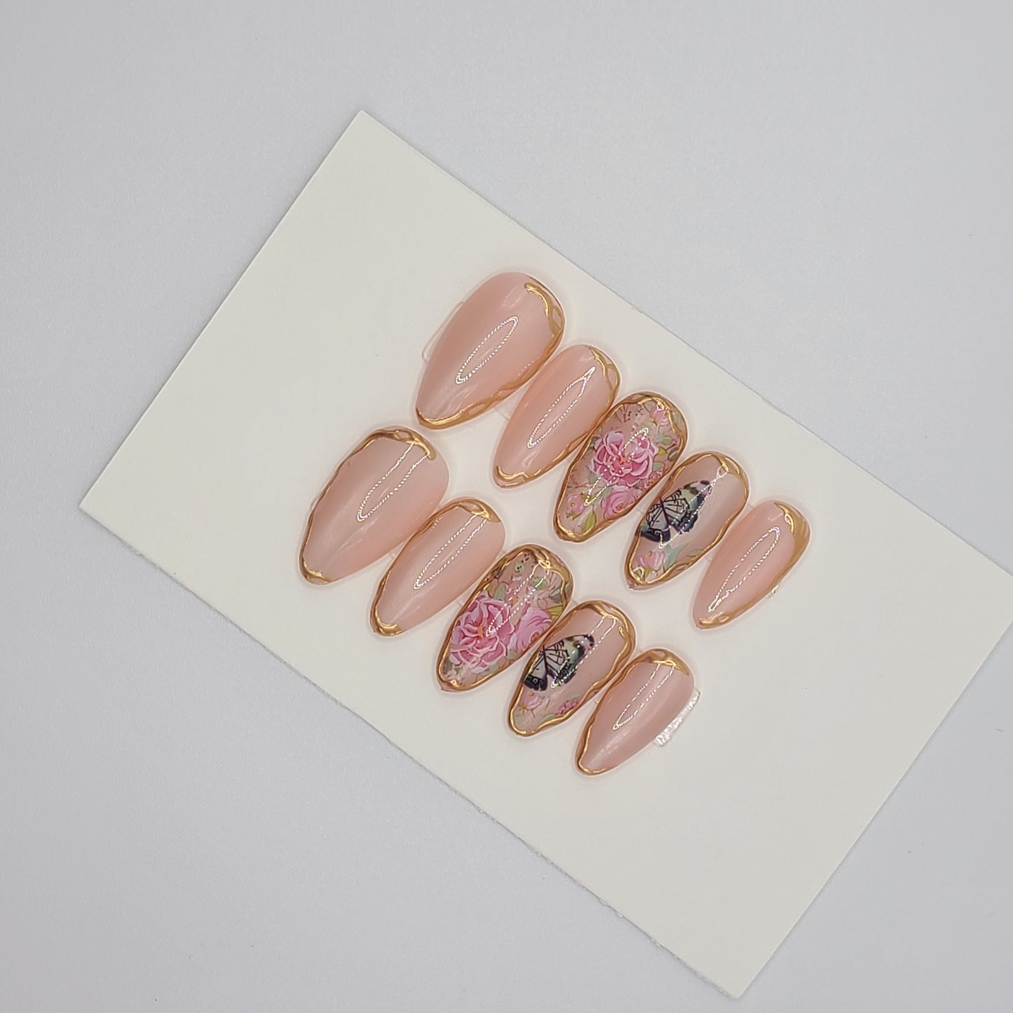 Golden Bloom Cat Eye (10 pieces, Medium Almond Press-On Nails)