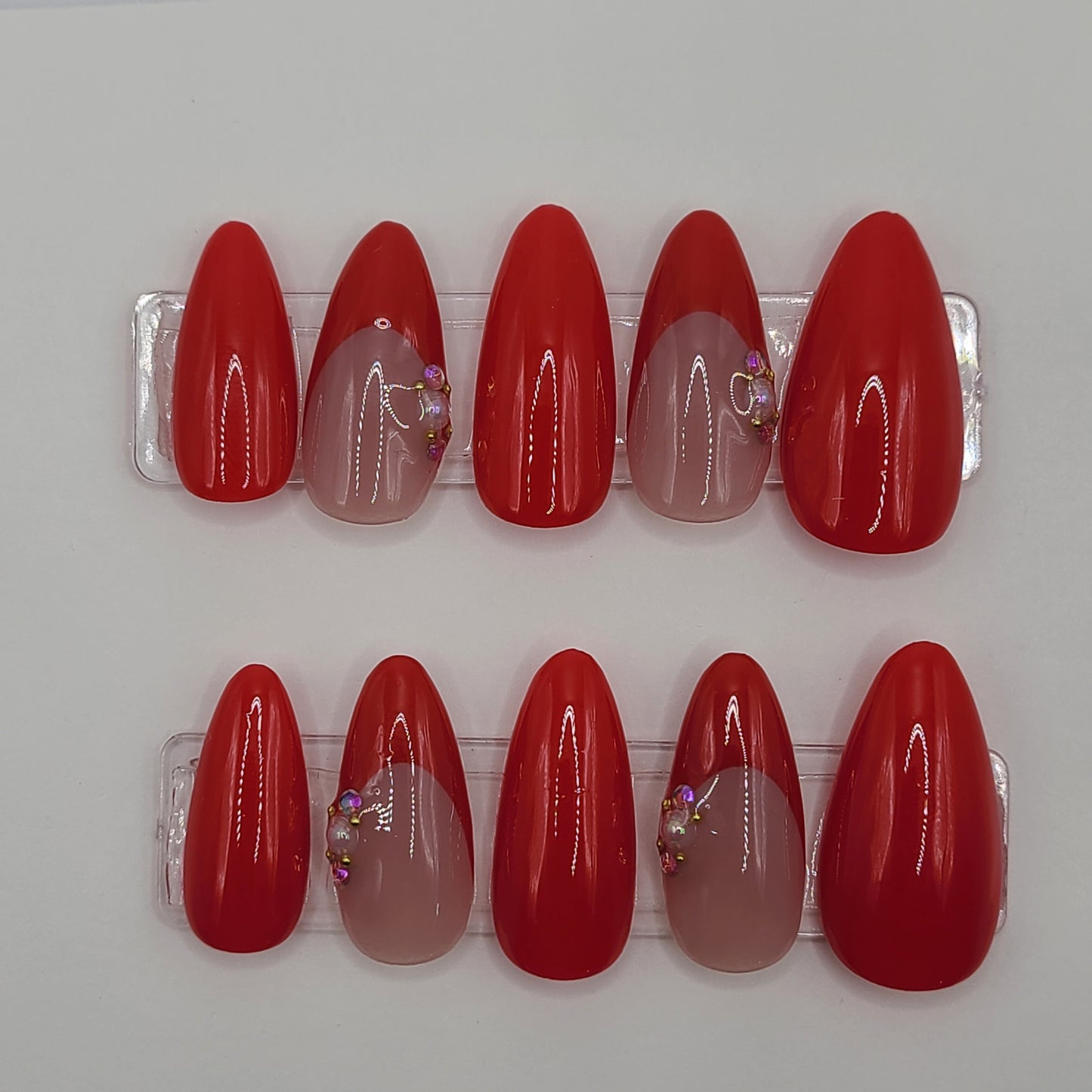 Scarlet Pearl Noël – Red French Christmas (10 Piece Press-On Nails)